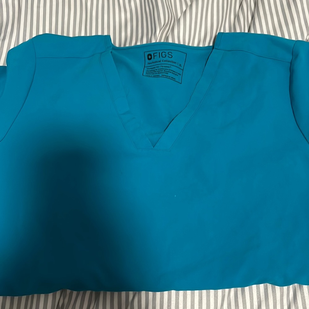 Teal figs 3 pocket top xl